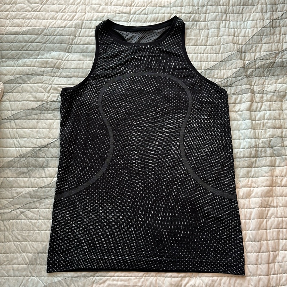 EUC Lululemon  high neck tank